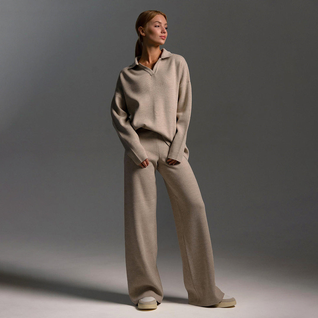 Indy | Ensemble femme avec un pull polo oversize et un pantalon large en couleur sable