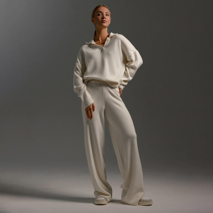 Indy | Ensemble femme avec un pull polo oversize et un pantalon large en couleur sable