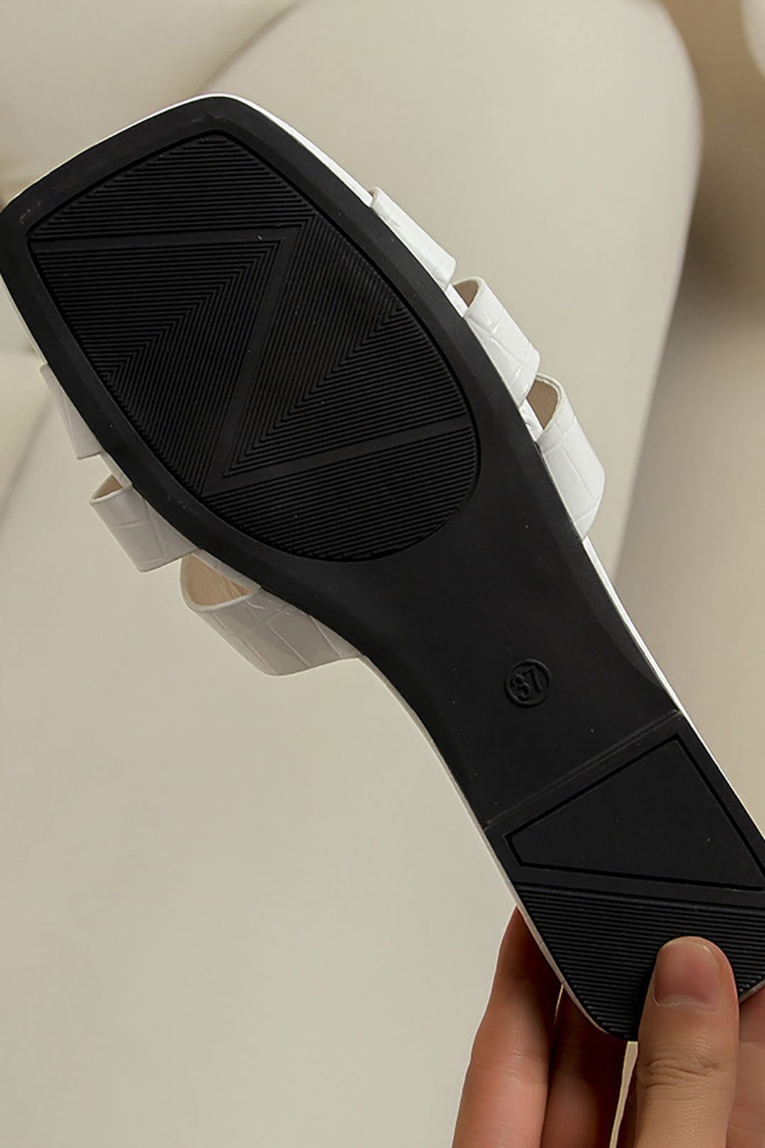 Clémentine | Slides blanches élégantes avec effet crocodile